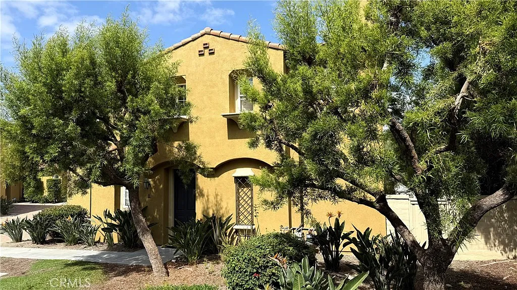 3 bed, 2.5 bath, 1634 sqft, $4,900 — Photo 1