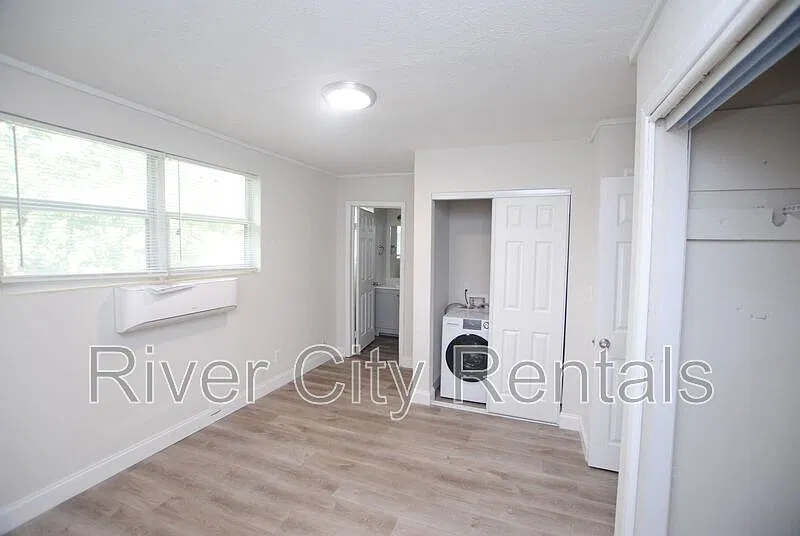 1 bed, 1.0 bath, 650 sqft, $900 — Photo 2