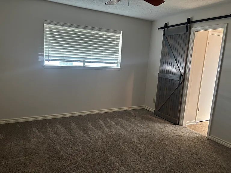 15915 Echo Hill Dr — Photo 4