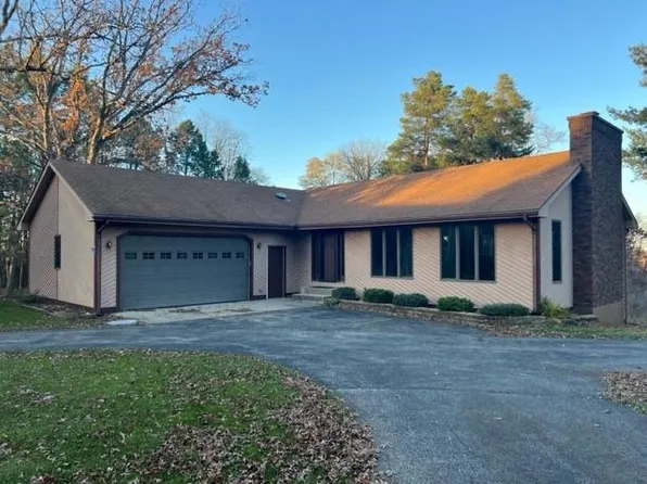 W2718 Kniep Rd, Elkhorn, WI 53121