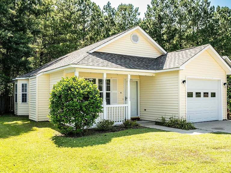 212 Forest Park Dr — Photo 1