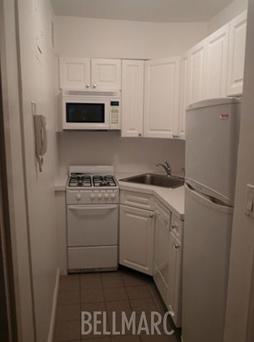 2nd image of 136 E 56th St APT 9E