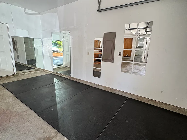 Home Gym Area w/ Mirrors & Mats