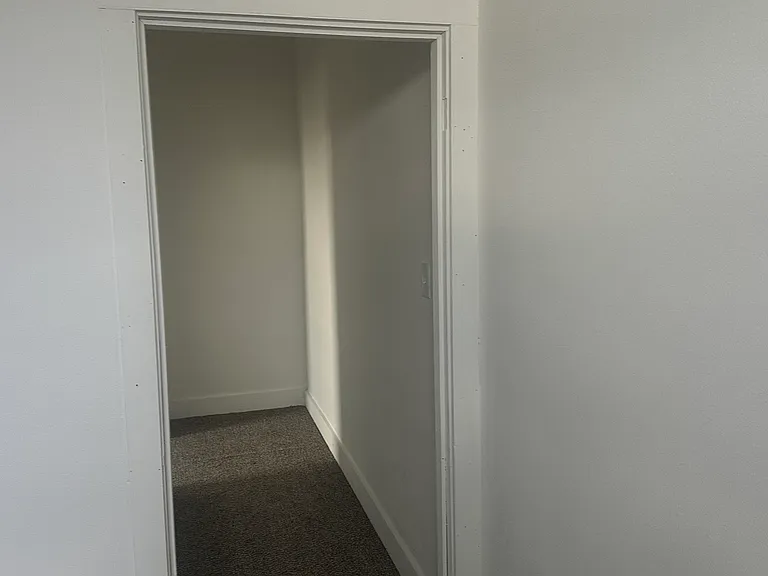 283 S Sam Houston Blvd — Photo 6