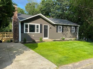 28 Grove Ave, Johnston, RI 02919