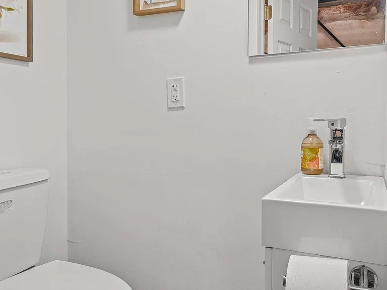 147 E Allen St — Photo 18