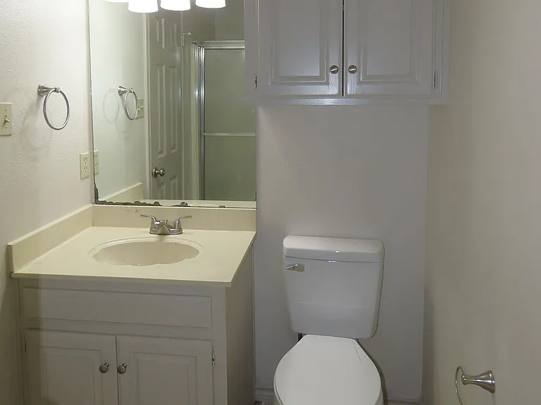 705 Kelli — Photo 16