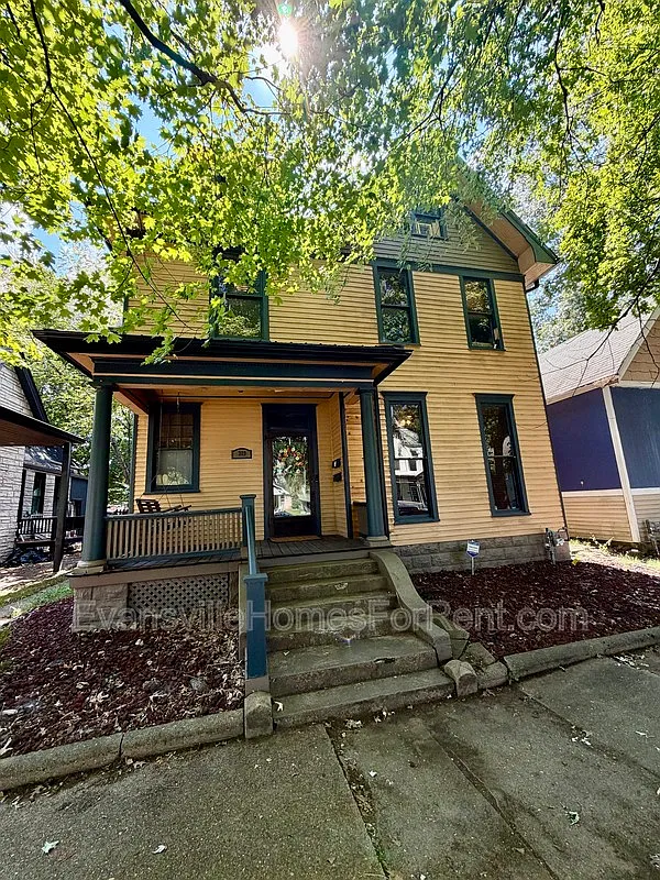 2 bed, 1.0 bath, $1,350 — Photo 2