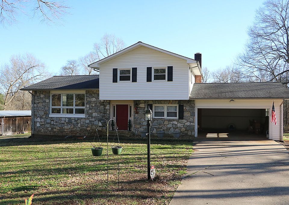1st image of 302 Oak Ave
