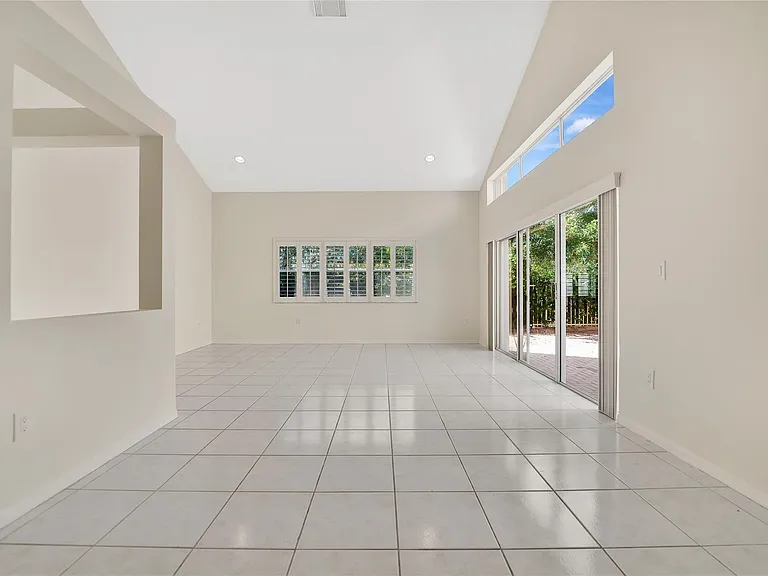 1840 Sweetbay Way — Photo 11