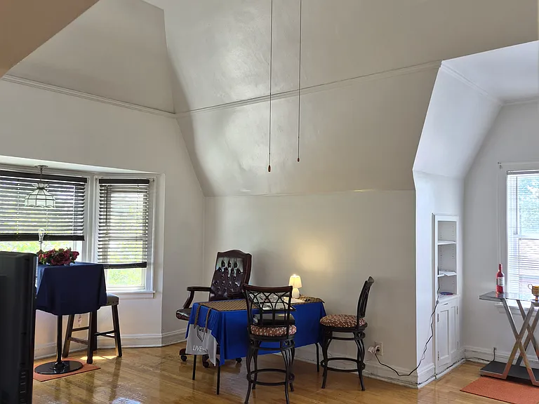 11608 S Artesian Ave #3 — Photo 2