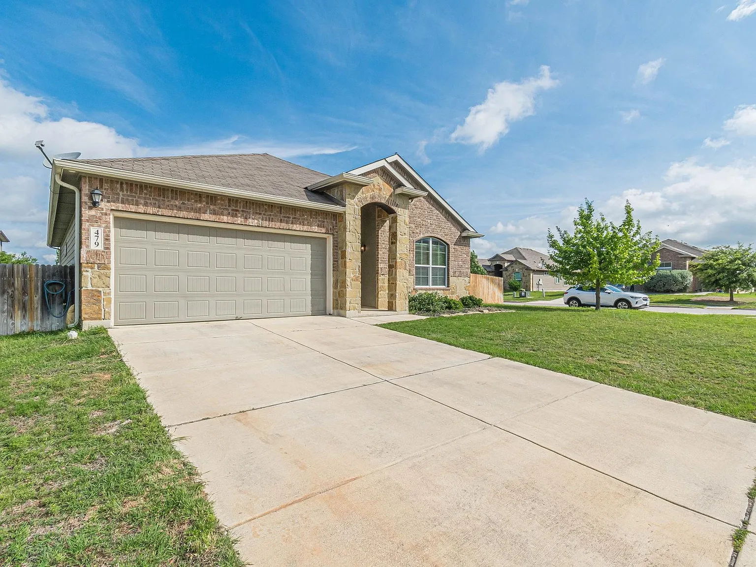 3 bed, 2.0 bath, 1580 sqft, $2,000 — Photo 2