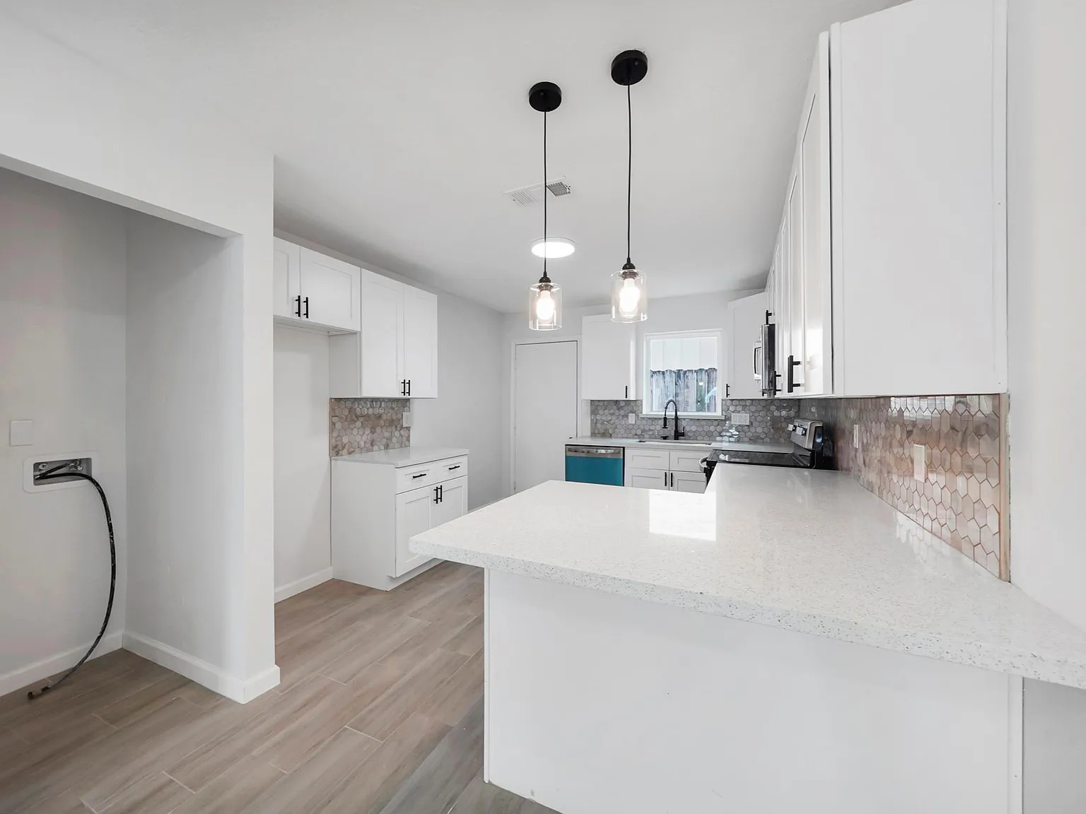 2 bed, 1.0 bath, 950 sqft, $1,445 — Photo 1