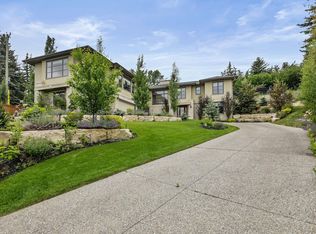 215 Patton Ct SW, Calgary, AB T2V 5G4