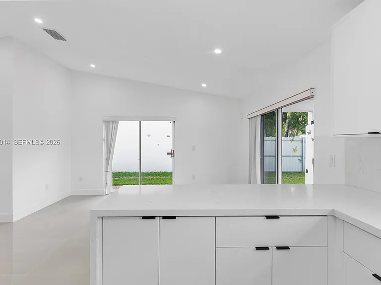 1938 SW 137th Ct — Photo 9