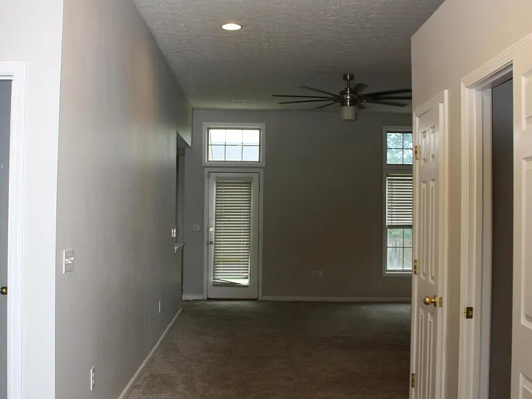 913 Fieldstone Way — Photo 8