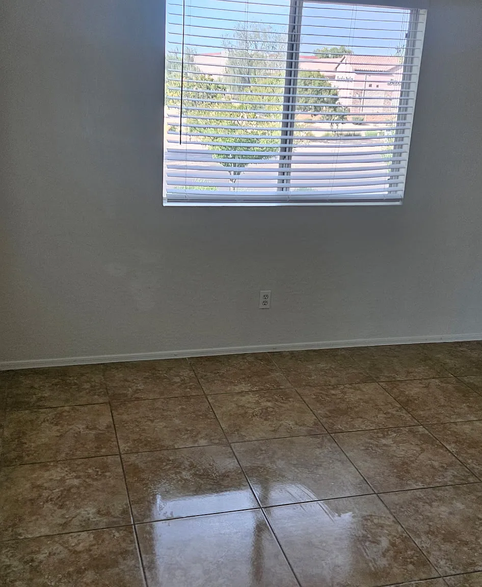 4 bed, 2.5 bath, 1600 sqft, $2,049 — Photo 2