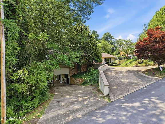 3rd image of 126 Westwood Dr
