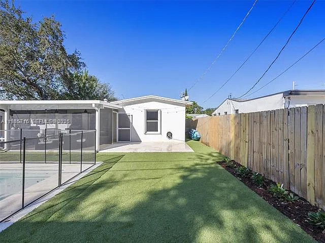 340 NW 45th St — Photo 6