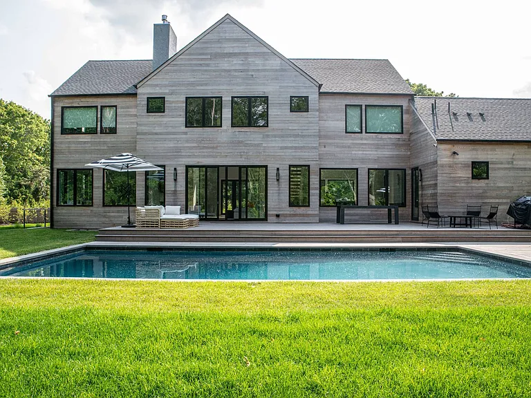 24 Hedges Ln — Photo 2