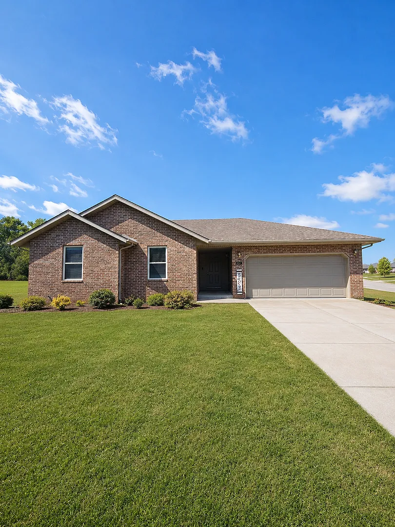 3 Bedroom | 2 Bath | 2 Car Garage | Nixa Schools | Pets Welcomed | HUGE Backyard! — Photo 1