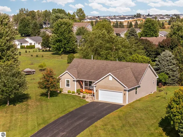 391 Farmstead Ln, Traverse City, MI 49685