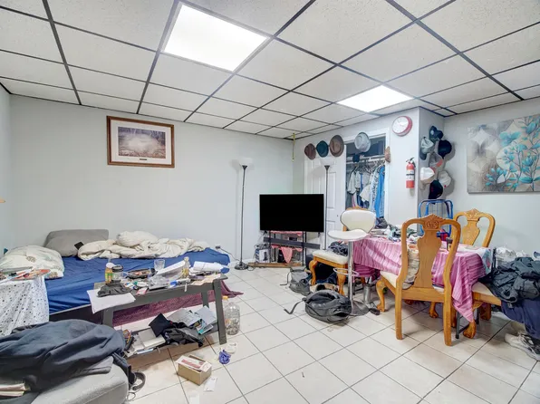 991 Broadway image 20 of 22