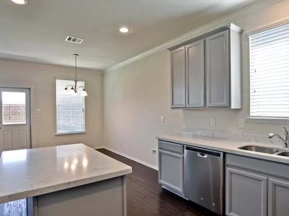 2305 Bernese Ln, Fort Worth, TX 76131