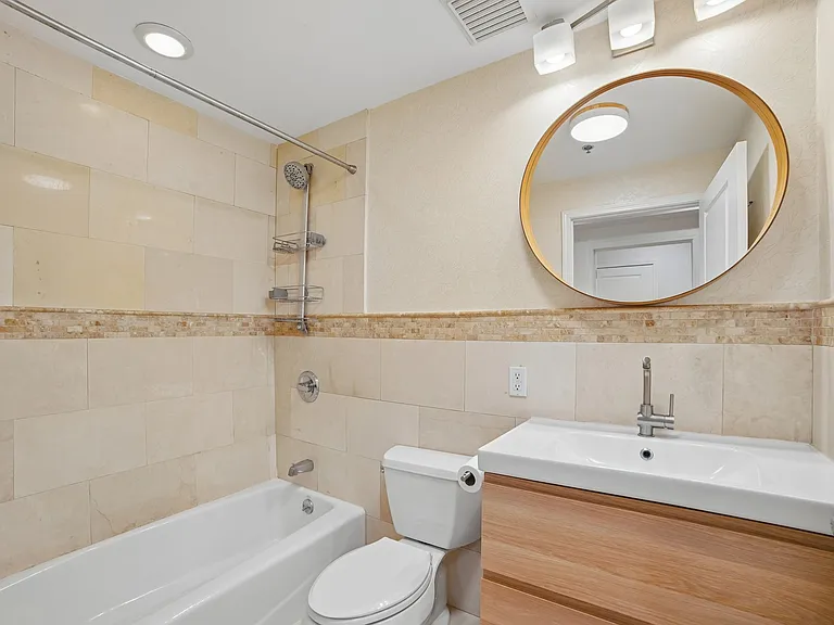 522 Hudson St #1 — Photo 8