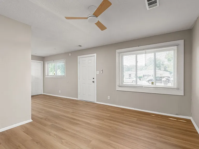 Lioving Room - Dining Area