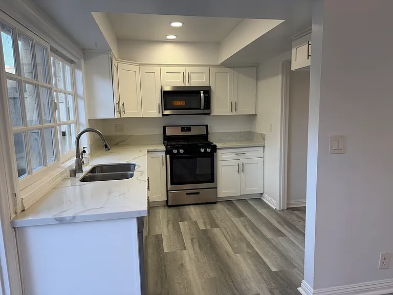 2450 Vista Hogar — Photo 2
