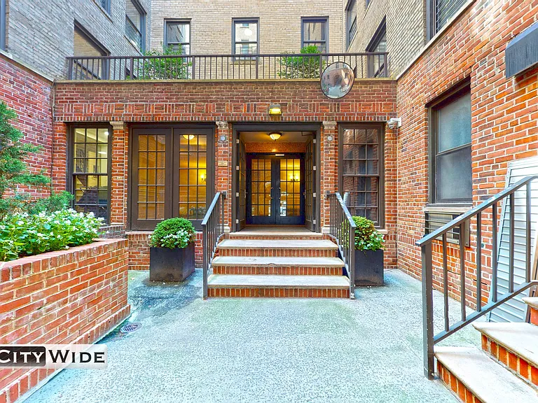 30 Charlton St #3B — Photo 8