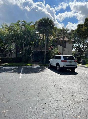 1st image of 9998 Nob Hill Ct #1