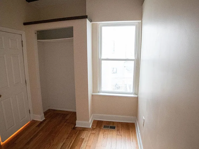 2138 Sears St — Photo 24