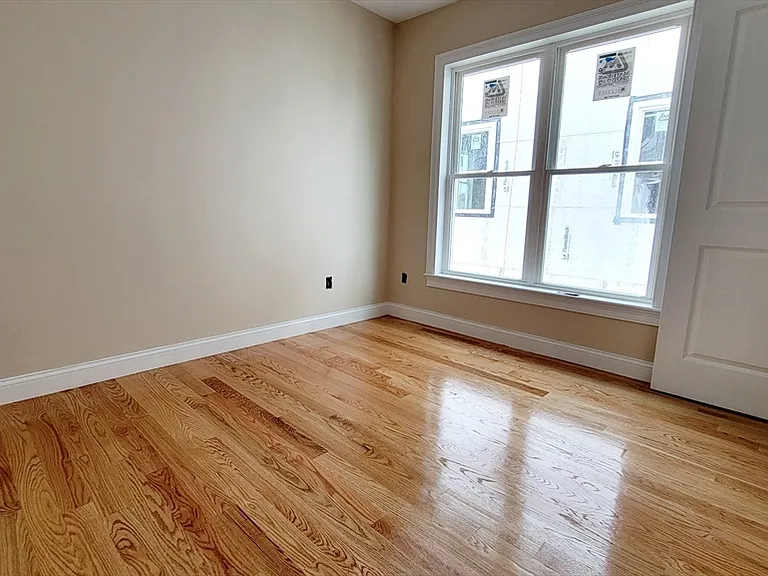64 Waverly St #2 — Photo 11