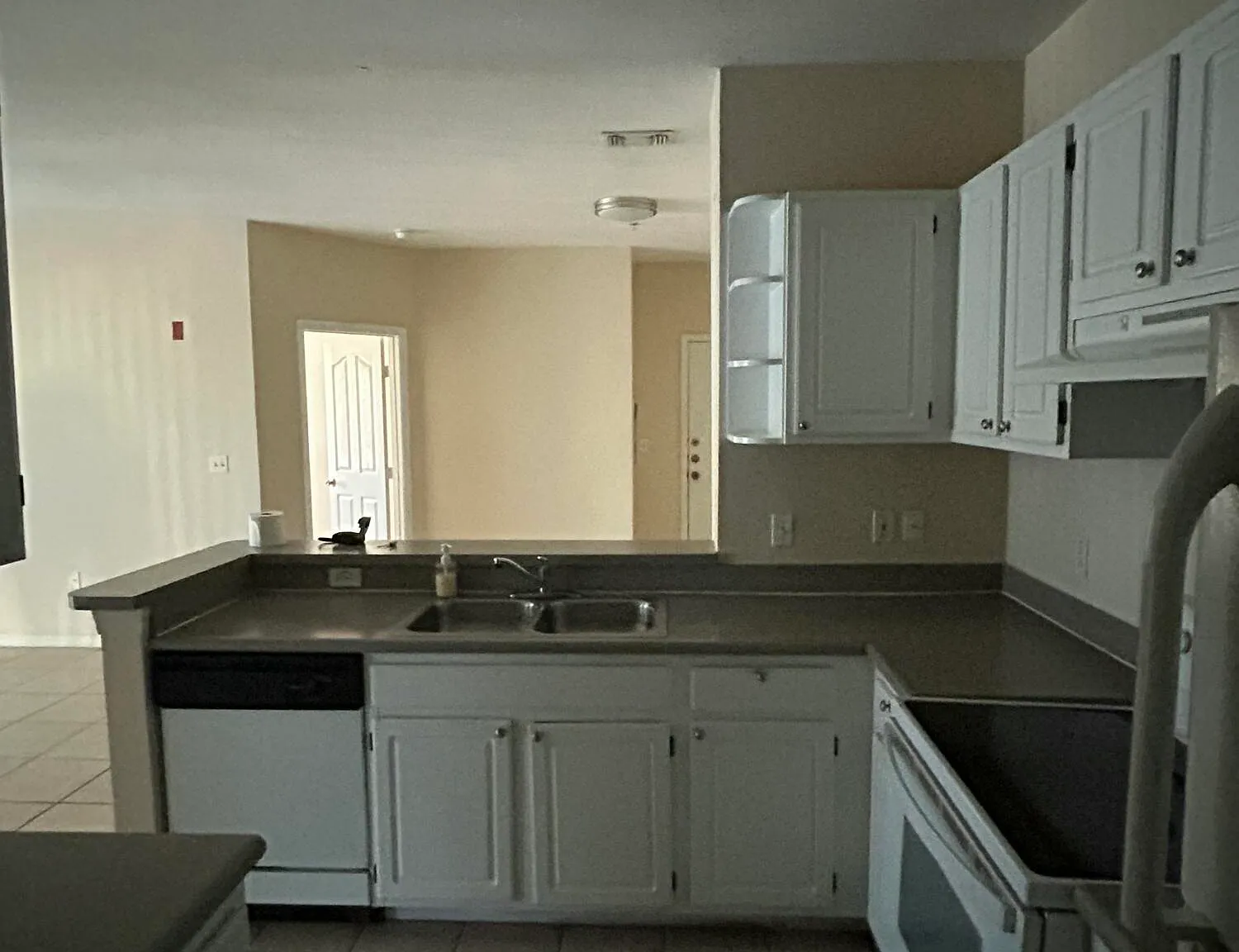 4 bed, 2.0 bath, 1377 sqft, $1,950 — Photo 4
