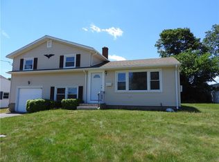 26 Meadowcrest Dr, Cumberland, RI 02864