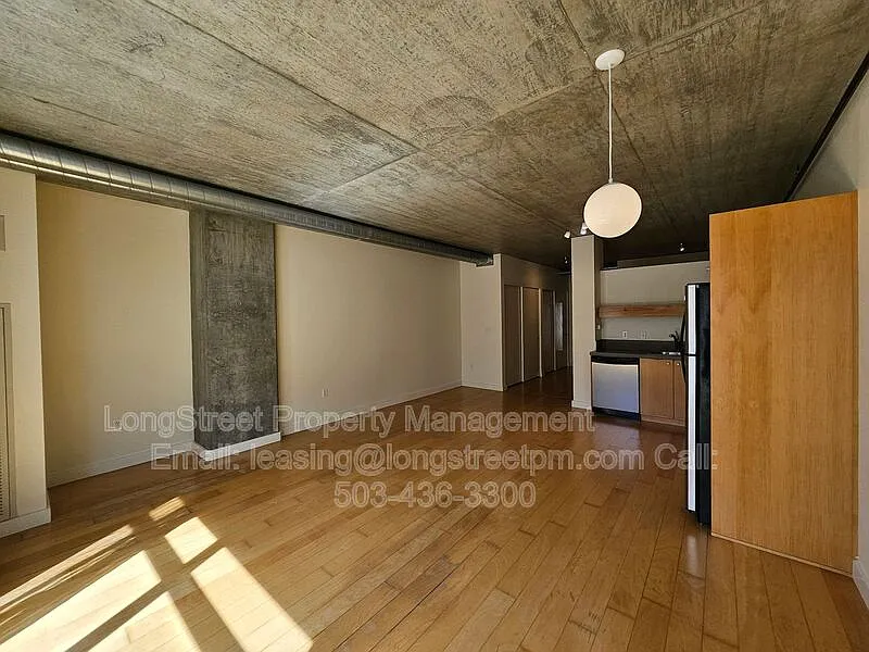 1926 W Burnside St — Photo 4
