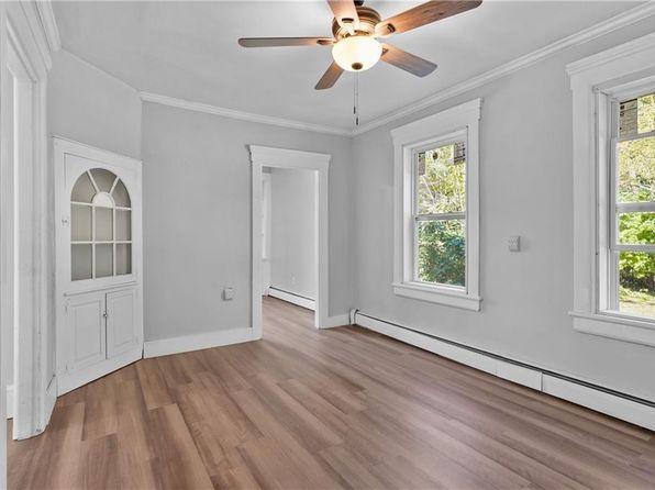 130 Main St, Scituate, RI 02831