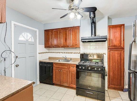 4th image of 8302 Lawndale Ave