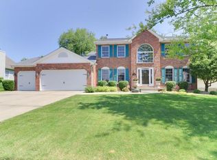 2804 Stonehurst Dr, Bloomington, IL