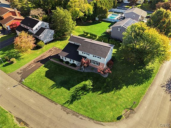 3rd image of 4876 Edgeworth Dr