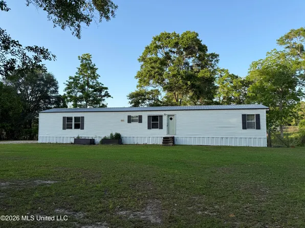 114 Poplar Ave, Carriere, MS 39426