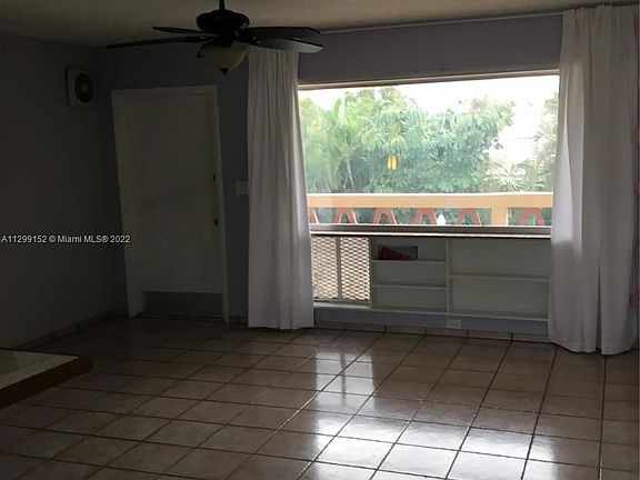 4th image of 2616 NE 30th Pl #207A