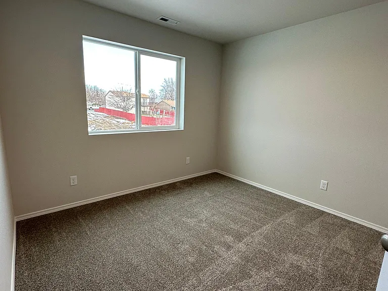328 W 6th St — Photo 11