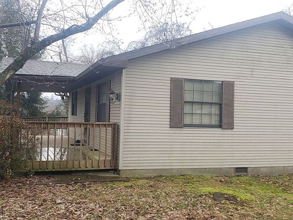 3rd image of 611 Thomas St