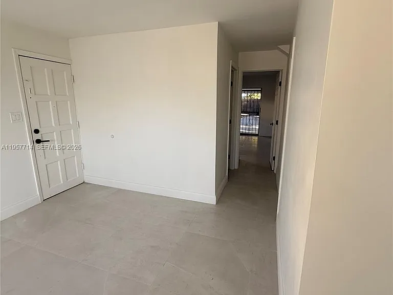 525 SW 22nd Ave #B — Photo 6