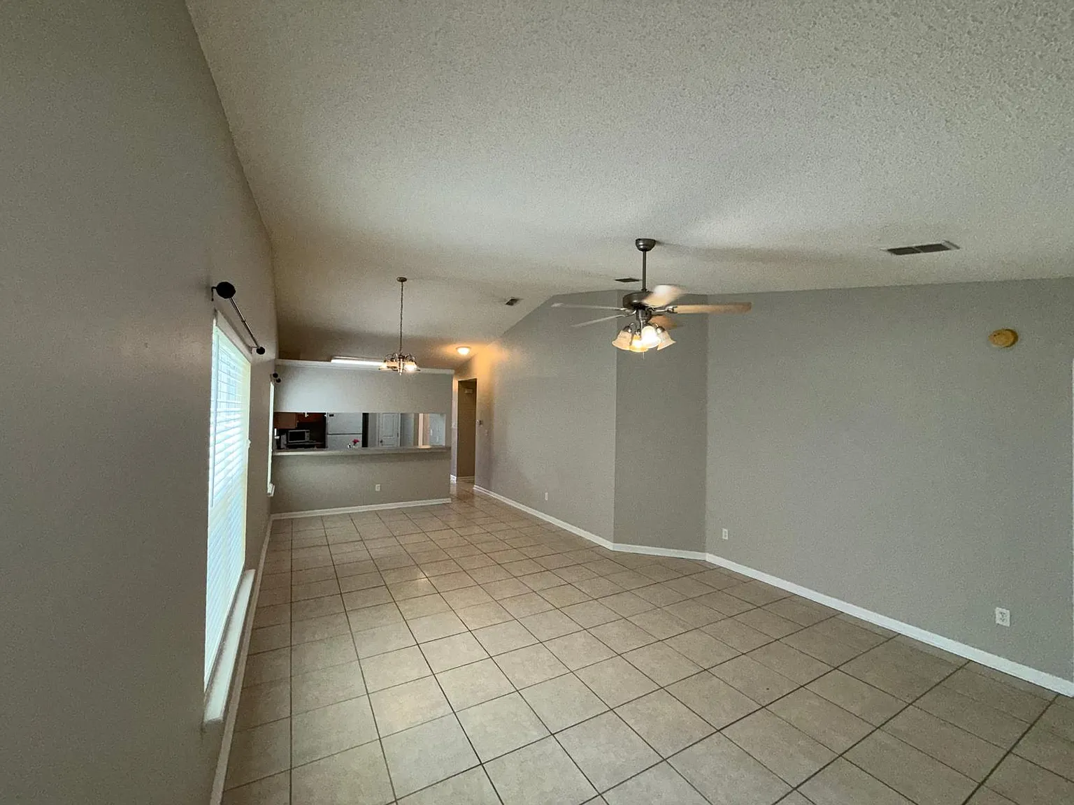 3 bed, 1355 sqft, $2,100 — Photo 3