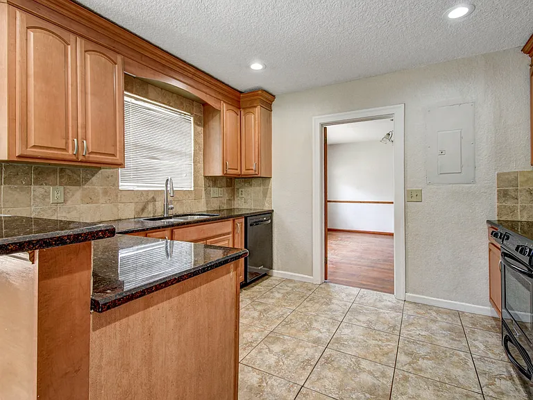 5304 Attleboro St — Photo 15