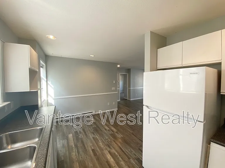 1073B Lawson Ave — Photo 3